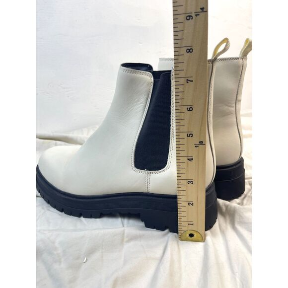 Marc Fisher Pirro Chelsea Leather Boots 9 White Round Toe Lug Sole Combat - Picture 9 of 9